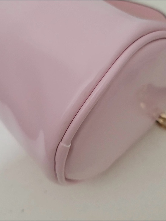 Juicy Couture Pink Patent Barrel Shoulder Bag with Gold Chain Charm NWT main image 8